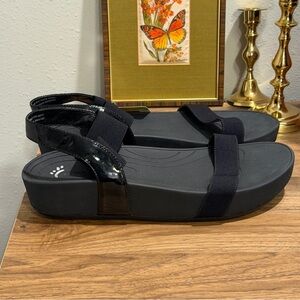 BareTraps NWT Size 11 Gazelle Platform Slip On Sandals Casual Support Comfort